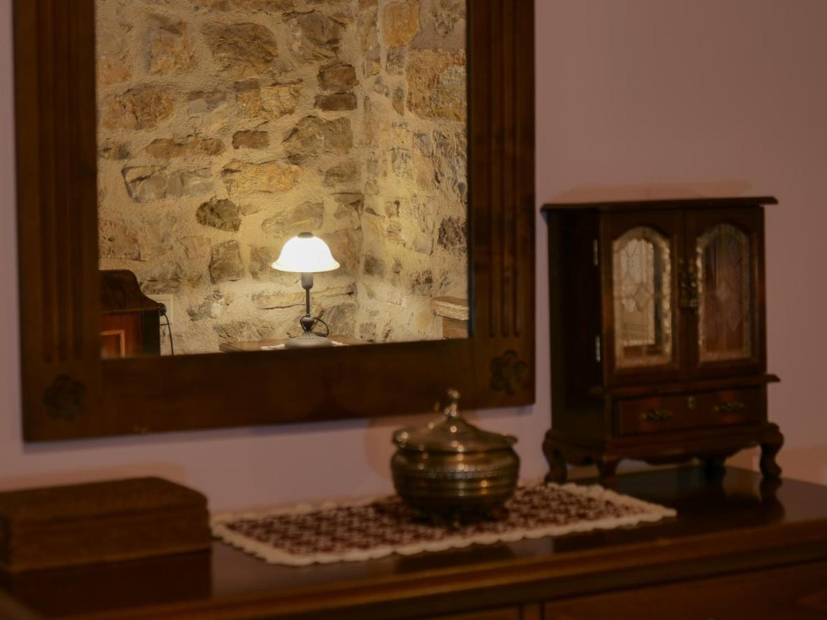 卡尔派尼西翁Το Πέτρινο Της Γιαγιάς Μαρίκας公寓 外观 照片